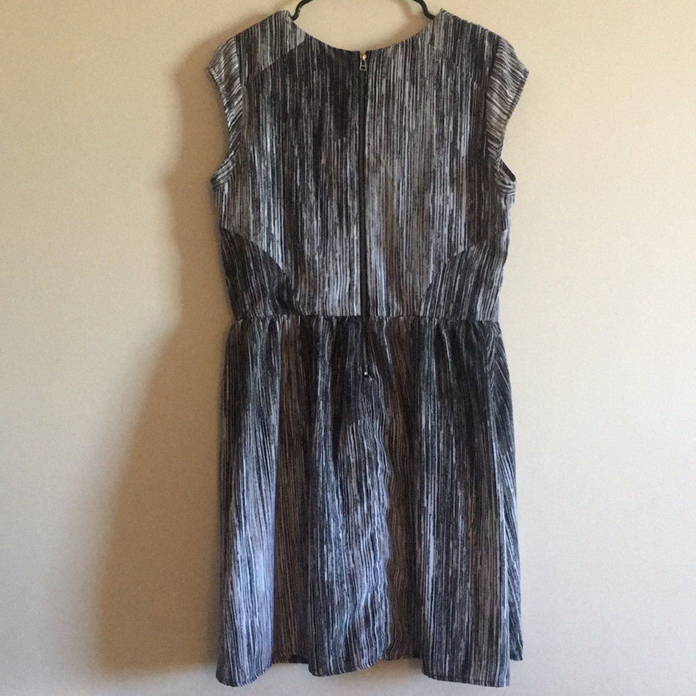 Mossimo Patterned Dress - Picture 6 of 6